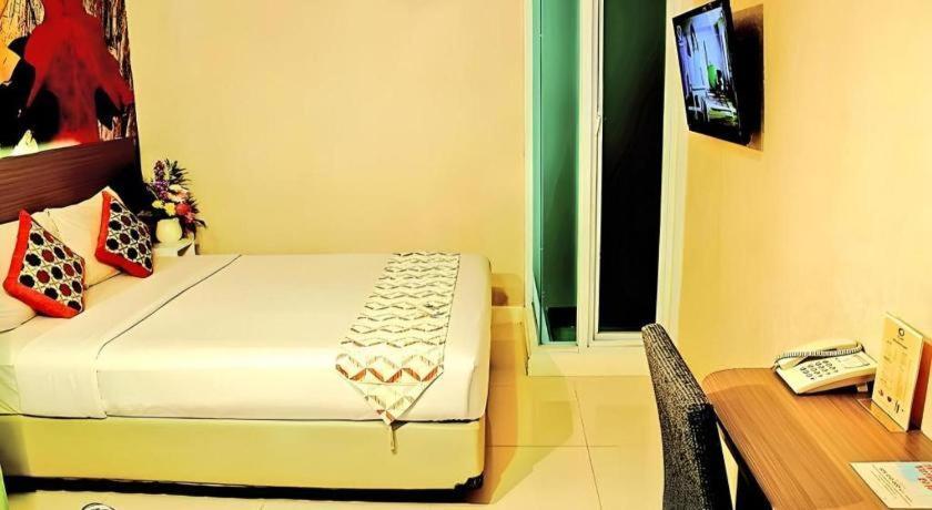 Clay Hotel Jakarta Exterior foto