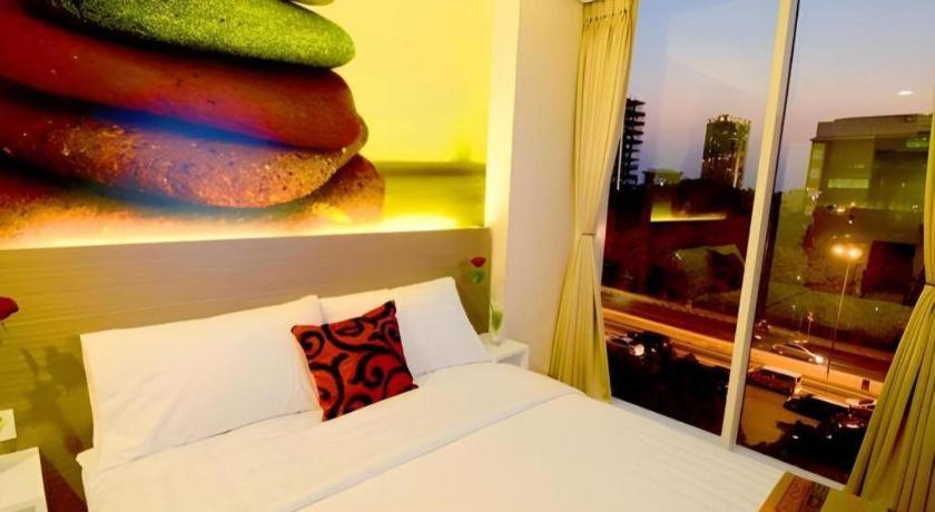Clay Hotel Jakarta Exterior foto