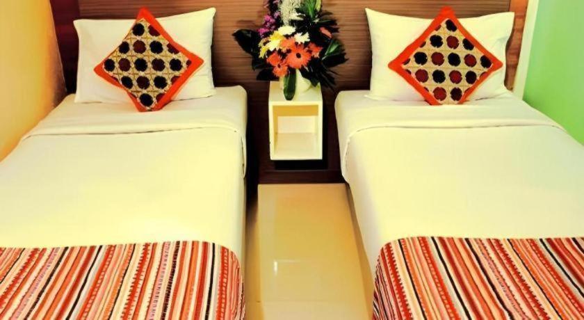Clay Hotel Jakarta Exterior foto